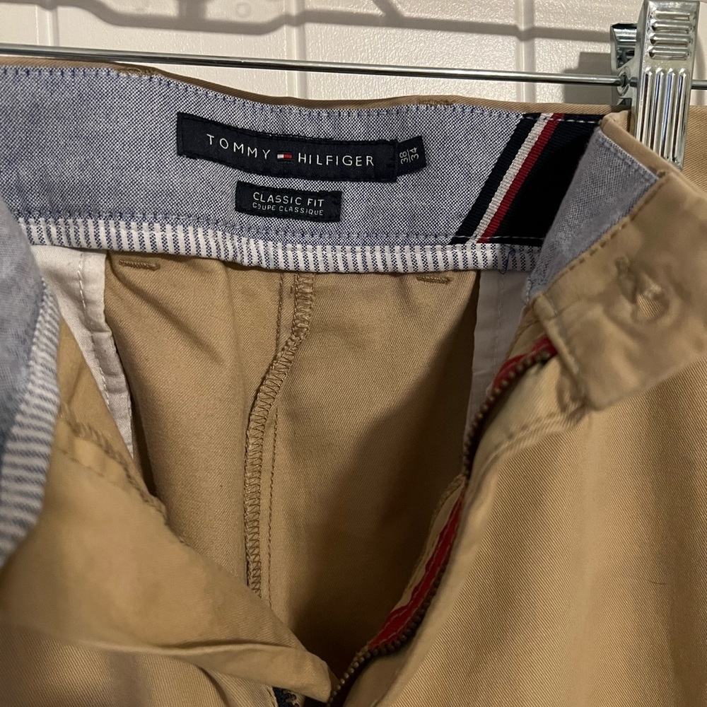 Tommy Hilfiger Men's Classic Fit Khaki Pants